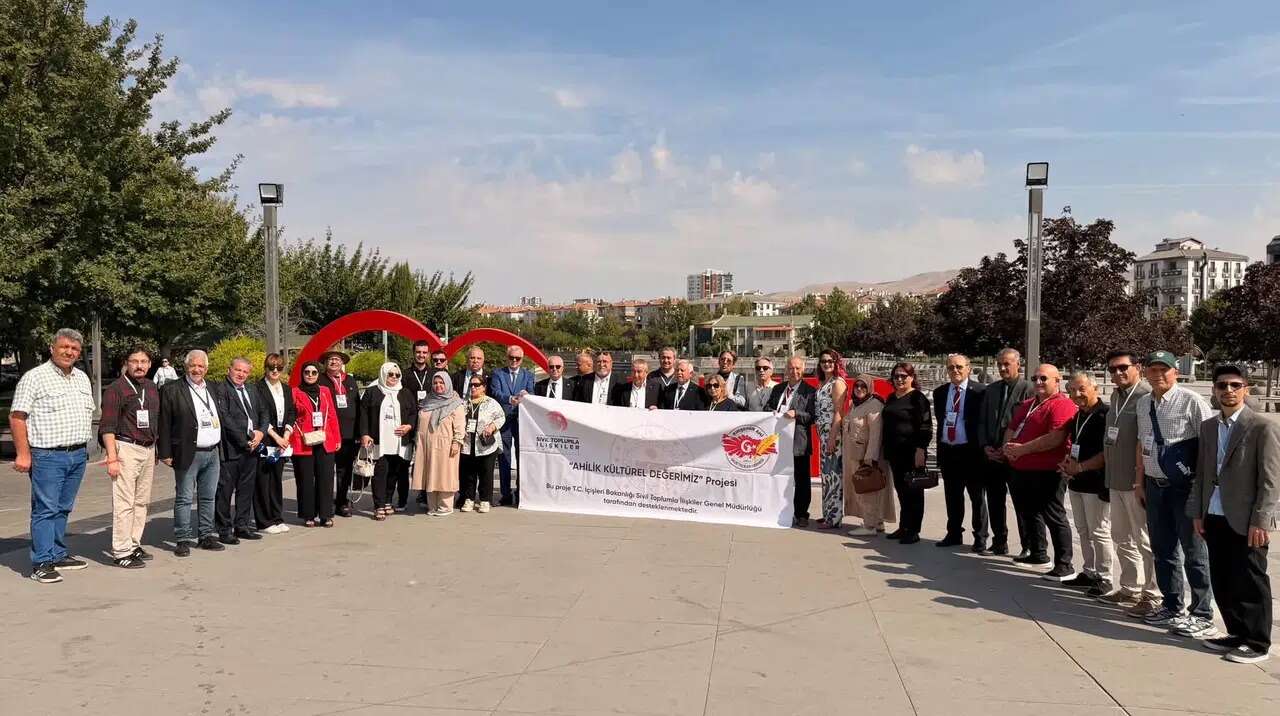 KGK Üyeleri Kırşehir’de Ahi Kültür Merkezi’ni Ziyaret Etti 2